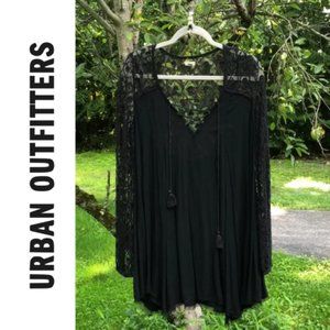 URBAN OUTFITTERS  | Ecote black lace dress
